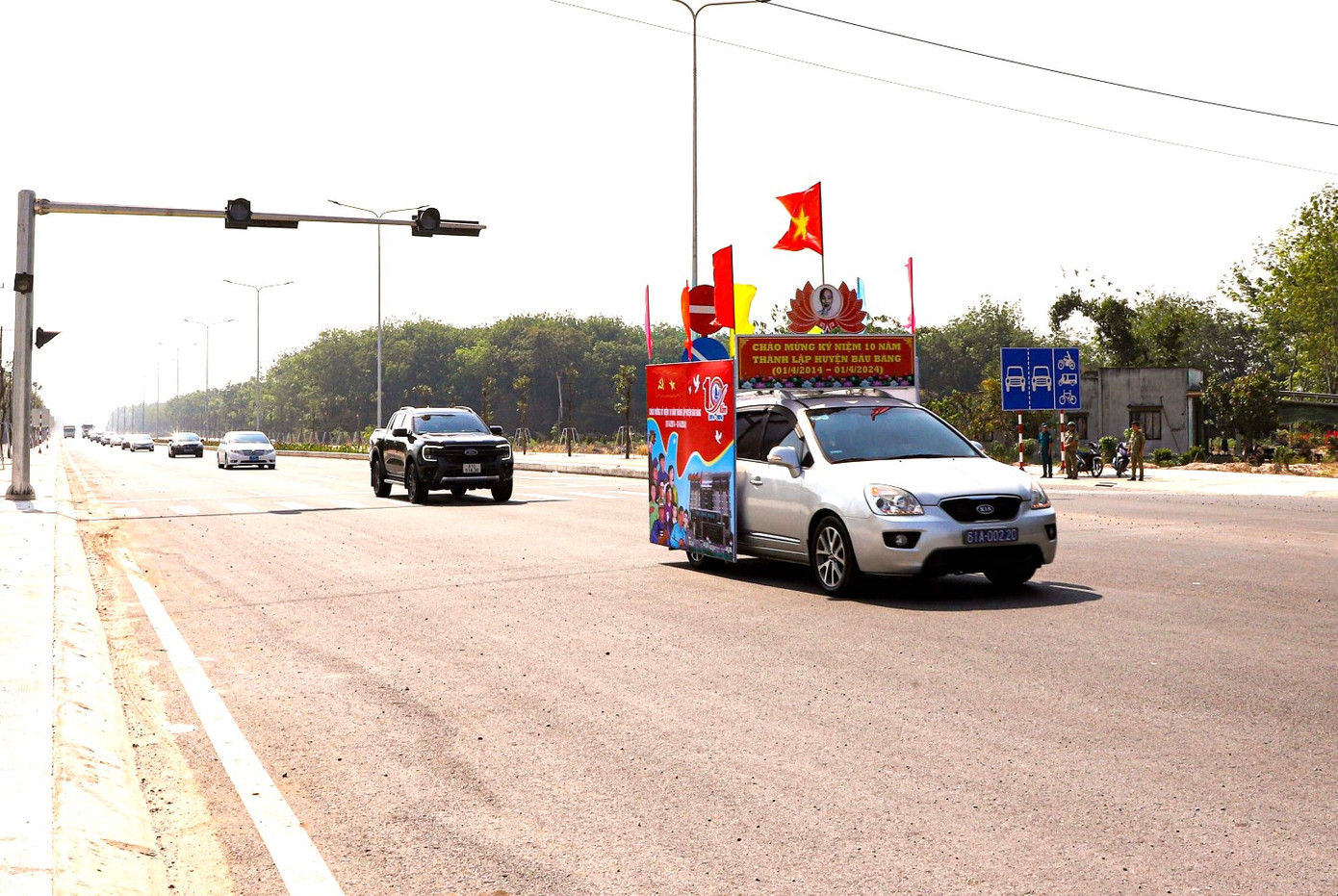 Ngày 13/4, đại diện Sở Giao thông vận tải tỉnh Bình Dương cho biết, địa phương đã chính thức cho phép thông xe tuyến đường tạo lực đoạn từ Tân Long đến Lai Uyên vào Khu công nghiệp Bàu Bàng thuộc tuyến đường Tạo lực Bắc Tân Uyên - Phú Giáo - Bàu Bàng.