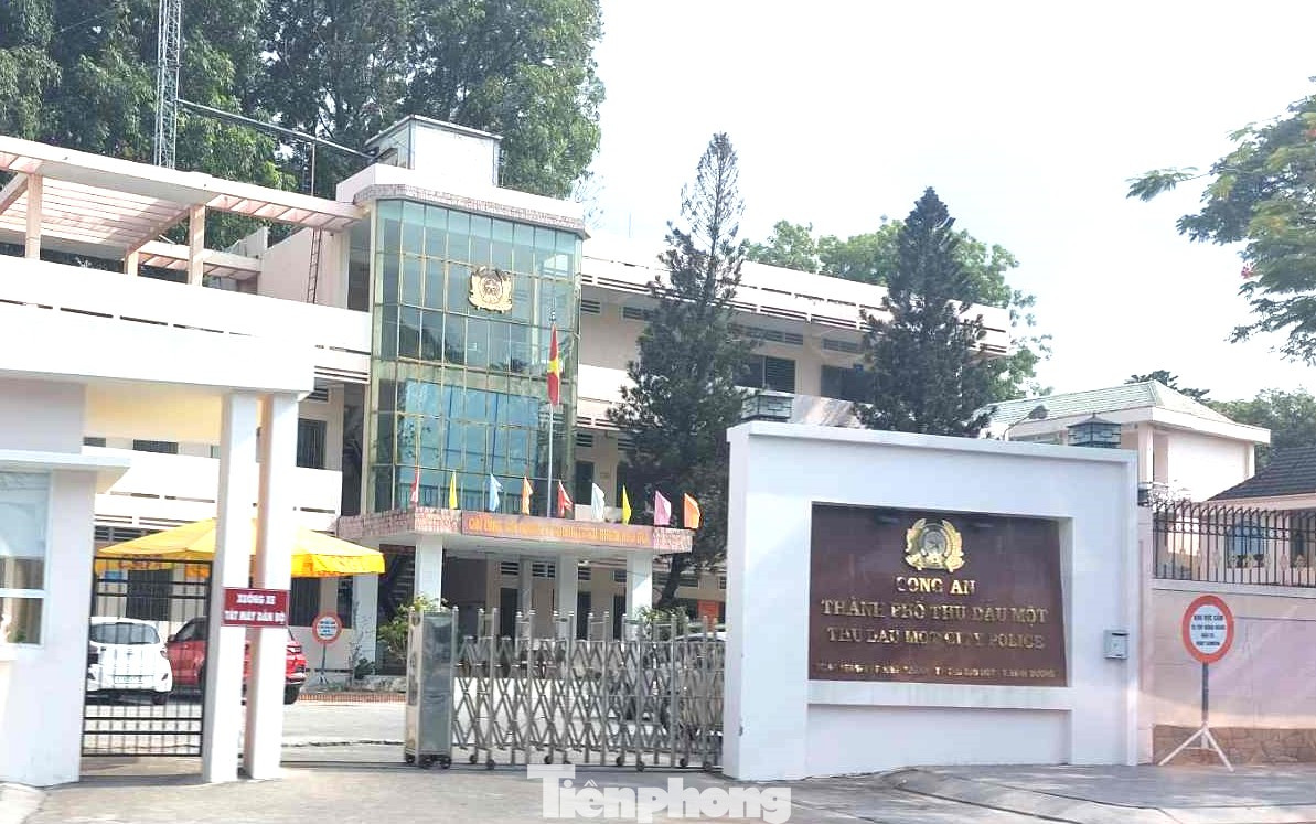 Trụ sở cũ Công an thành phố Thủ Dầu Một nằm trên đường Yersin, nơi có lưu lượng phương tiện đi lại đông mỗi ngày Trụ sở cũ Công an thành phố Thủ Dầu Một nằm trên đường Yersin, nơi có lưu lượng phương tiện đi lại đông mỗi ngày