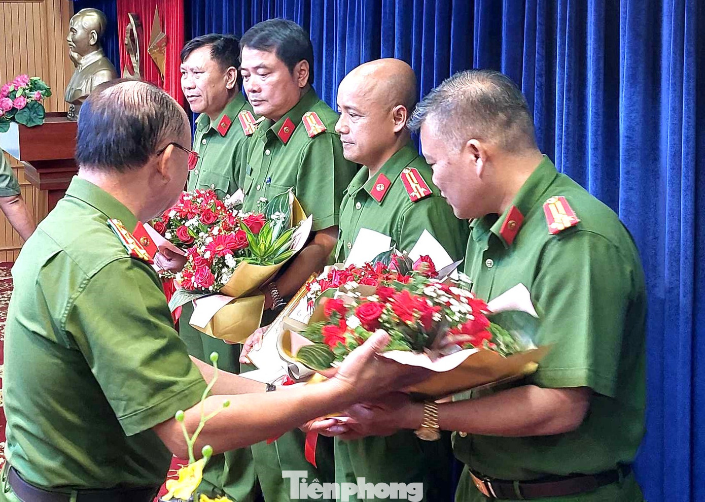 Công an tỉnh Bình Dương khen thưởng ban chuyên án về thành tích phá án nhanh vụ nam thanh niên sát hại cụ bà để cướp tài sản
