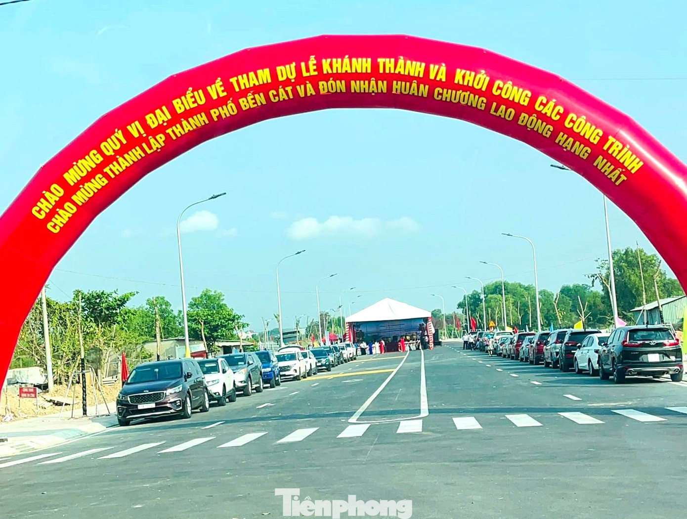 Ngày 22/4, tỉnh Bình Dương tổ chức Lễ khánh thành công trình xây dựng Cầu Đò mới bắc qua sông Thị Tính và khởi công công trình trụ sở Khối đoàn thể thị xã Bến Cát, công trình Nâng cấp đường từ ĐT.748 đến ngã tư Tiền Giang (ấp An Mỹ, xã An Điền). Ngày 22/4, tỉnh Bình Dương tổ chức Lễ khánh thành công trình xây dựng Cầu Đò mới bắc qua sông Thị Tính và khởi công công trình trụ sở Khối đoàn thể thị xã Bến Cát, công trình Nâng cấp đường từ ĐT.748 đến ngã tư Tiền Giang (ấp An Mỹ, xã An Điền).