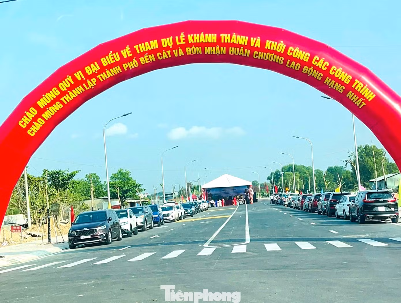 Ngày 22/4, tỉnh Bình Dương tổ chức Lễ khánh thành công trình xây dựng Cầu Đò mới bắc qua sông Thị Tính và khởi công công trình trụ sở Khối đoàn thể thị xã Bến Cát, công trình Nâng cấp đường từ ĐT.748 đến ngã tư Tiền Giang (ấp An Mỹ, xã An Điền). Ngày 22/4, tỉnh Bình Dương tổ chức Lễ khánh thành công trình xây dựng Cầu Đò mới bắc qua sông Thị Tính và khởi công công trình trụ sở Khối đoàn thể thị xã Bến Cát, công trình Nâng cấp đường từ ĐT.748 đến ngã tư Tiền Giang (ấp An Mỹ, xã An Điền).