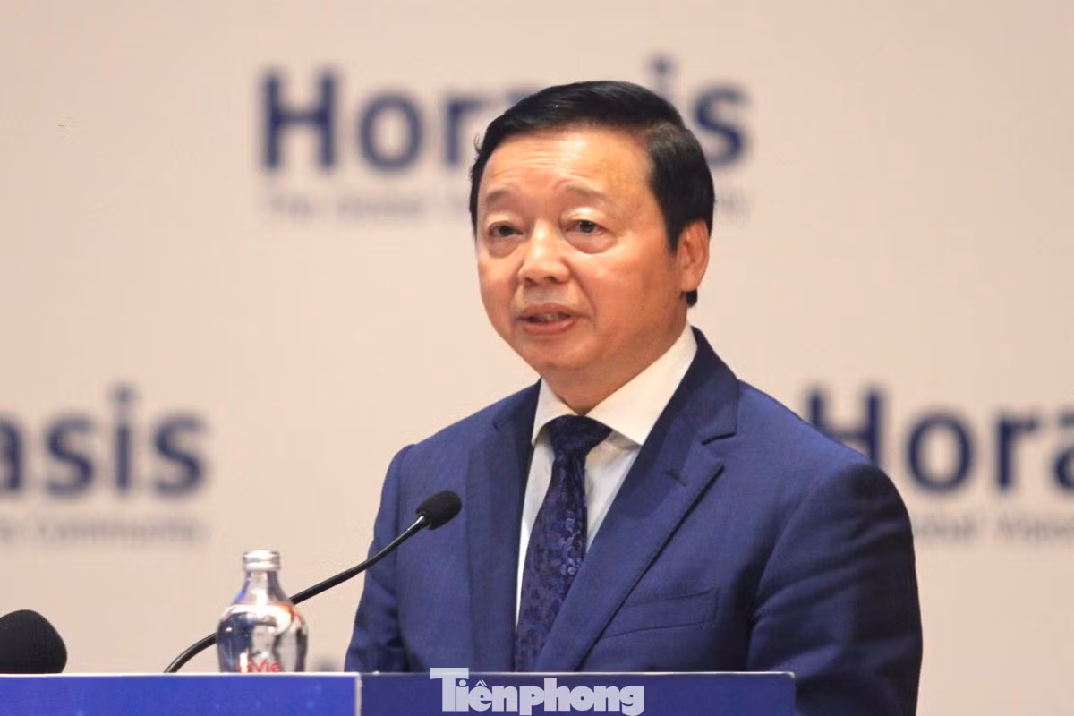 Phó Thủ tướng Trần Hồng Hà phát biểu. Phó Thủ tướng Trần Hồng Hà phát biểu.