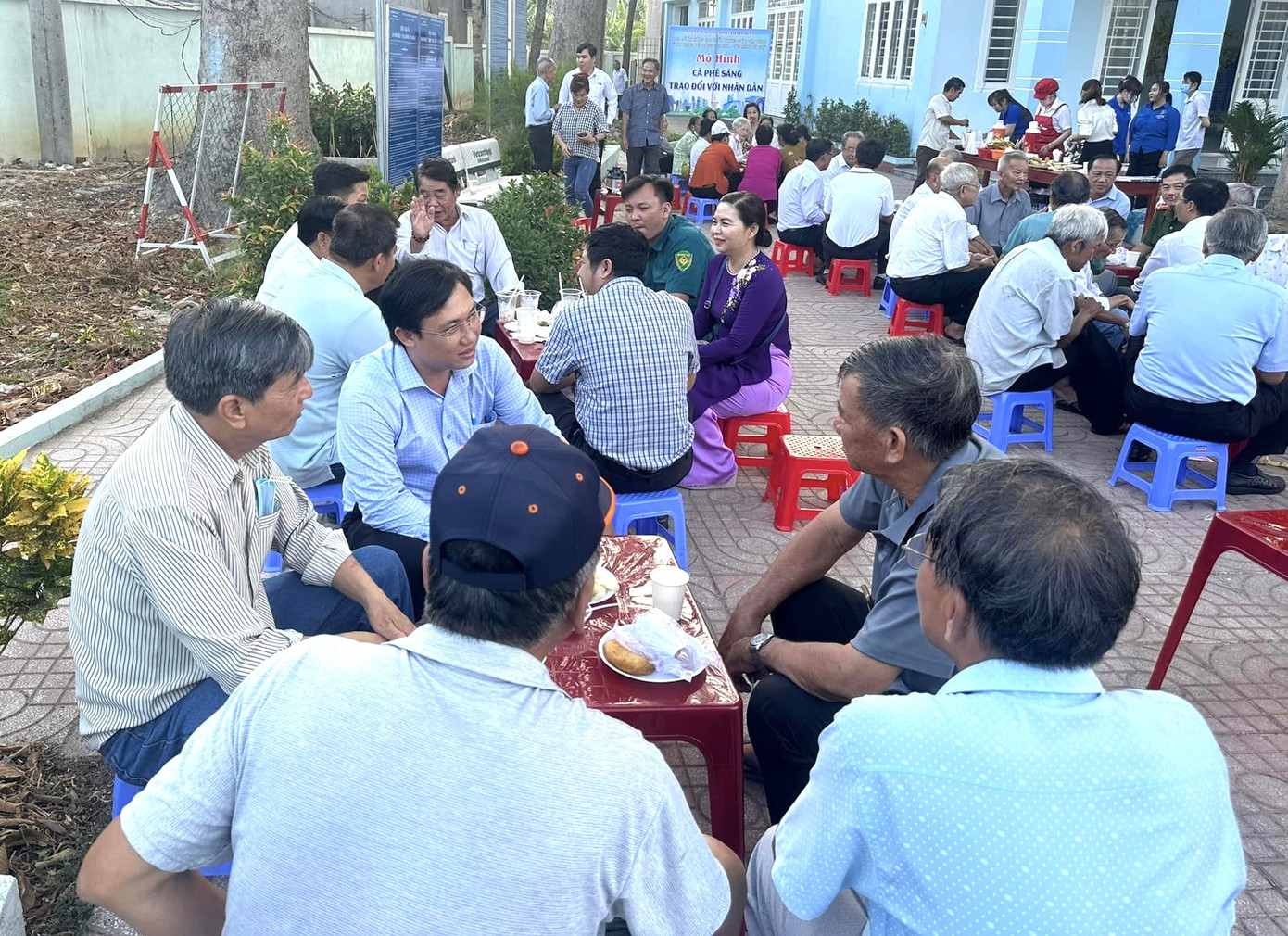 Bình Dương nhân rộng mô hình "Cà phê sáng trao đổi với nhân dân" để lãnh đạo địa phương lắng nghe tâm tư nguyện vọng, phản ánh của người dân