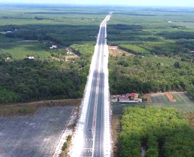 Công trình xây dựng đường từ Tân Long đến Lai Uyên được khởi công xây dựng từ tháng 10/2021, vốn đầu tư cho đoạn này 480 tỷ đồng. Công trình được đầu tư xây dựng với chiều dài tuyến gần 9km (đoạn thuộc huyện Bàu Bàng).