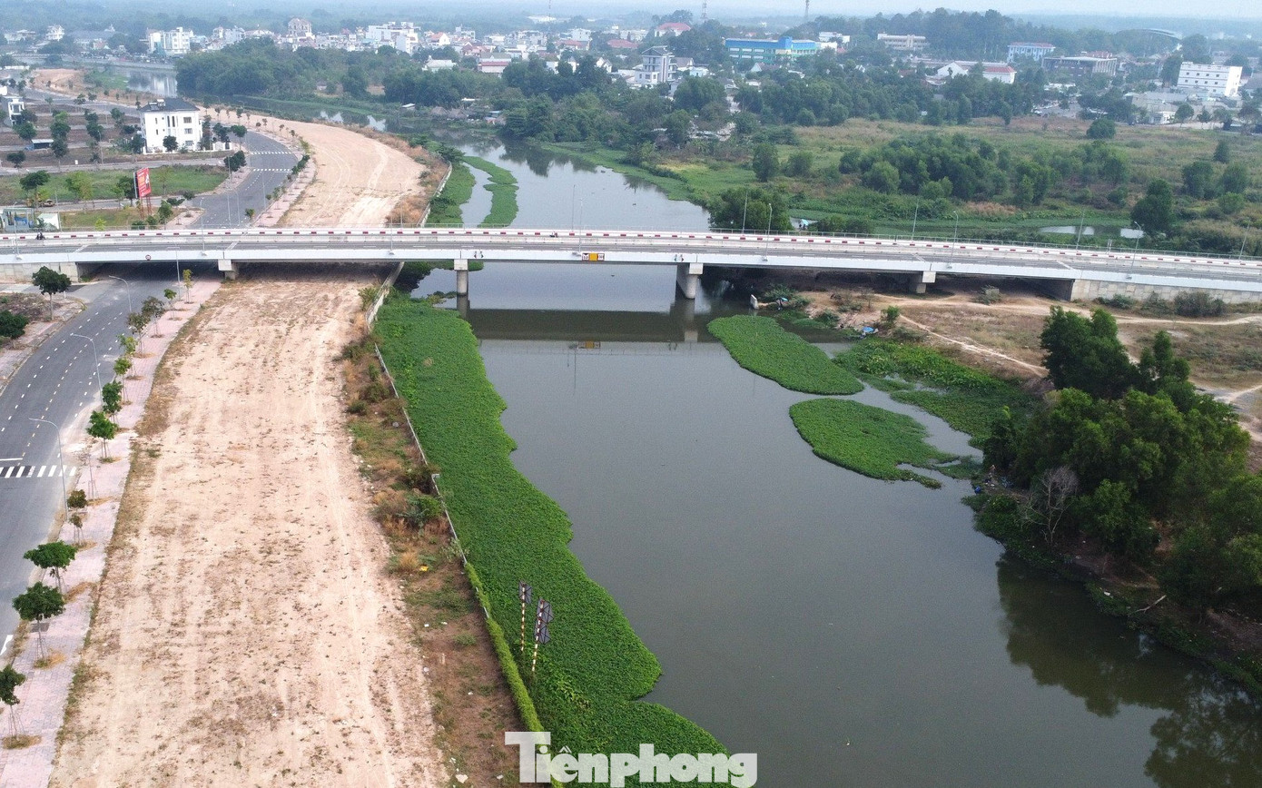 Trước đó, Ủy ban Thường vụ Quốc hội đã thông qua Nghị quyết thành lập phường An Điền, An Tây thuộc thị xã Bến Cát và thành lập thành phố Bến Cát, tỉnh Bình Dương. Nghị quyết có hiệu lực kể từ ngày 1/5/2024. Để chào mừng Bến Cát lên thành phố, địa phương tổ chức nhiều hoạt động thiết thực để chào mừng, trong đó có lễ khánh thành Cầu Đò. Trước đó, Ủy ban Thường vụ Quốc hội đã thông qua Nghị quyết thành lập phường An Điền, An Tây thuộc thị xã Bến Cát và thành lập thành phố Bến Cát, tỉnh Bình Dương. Nghị quyết có hiệu lực kể từ ngày 1/5/2024. Để chào mừng Bến Cát lên thành phố, địa phương tổ chức nhiều hoạt động thiết thực để chào mừng, trong đó có lễ khánh thành Cầu Đò.