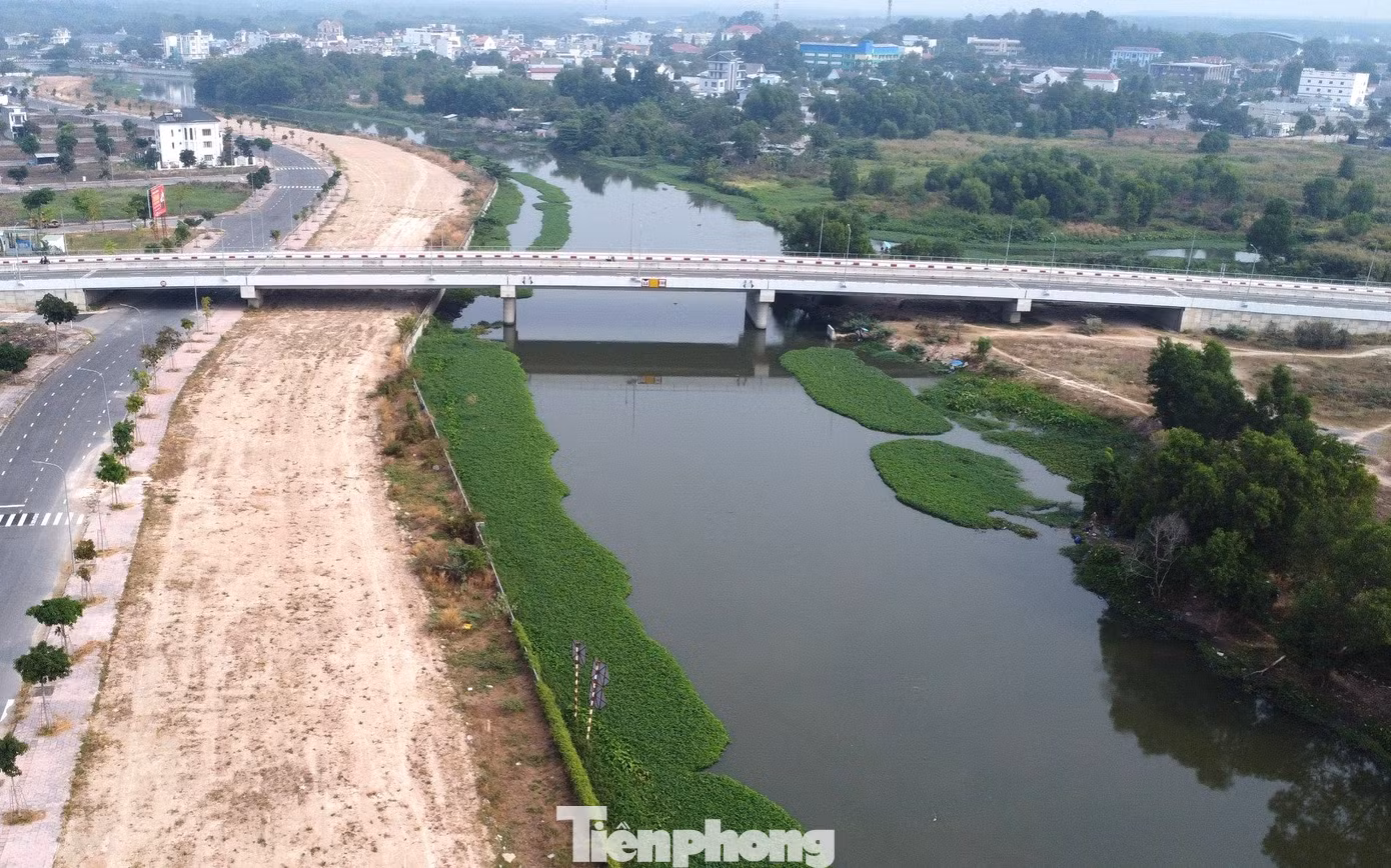 Trước đó, Ủy ban Thường vụ Quốc hội đã thông qua Nghị quyết thành lập phường An Điền, An Tây thuộc thị xã Bến Cát và thành lập thành phố Bến Cát, tỉnh Bình Dương. Nghị quyết có hiệu lực kể từ ngày 1/5/2024. Để chào mừng Bến Cát lên thành phố, địa phương tổ chức nhiều hoạt động thiết thực để chào mừng, trong đó có lễ khánh thành Cầu Đò. Trước đó, Ủy ban Thường vụ Quốc hội đã thông qua Nghị quyết thành lập phường An Điền, An Tây thuộc thị xã Bến Cát và thành lập thành phố Bến Cát, tỉnh Bình Dương. Nghị quyết có hiệu lực kể từ ngày 1/5/2024. Để chào mừng Bến Cát lên thành phố, địa phương tổ chức nhiều hoạt động thiết thực để chào mừng, trong đó có lễ khánh thành Cầu Đò.