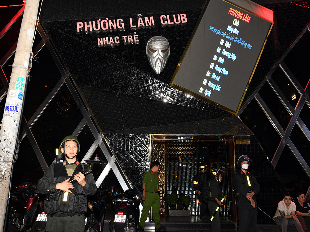 Cảnh sát triệt phá chuyên án 559D, bắt giữ nhiều đối tượng trong quán bar Phương Lâm.