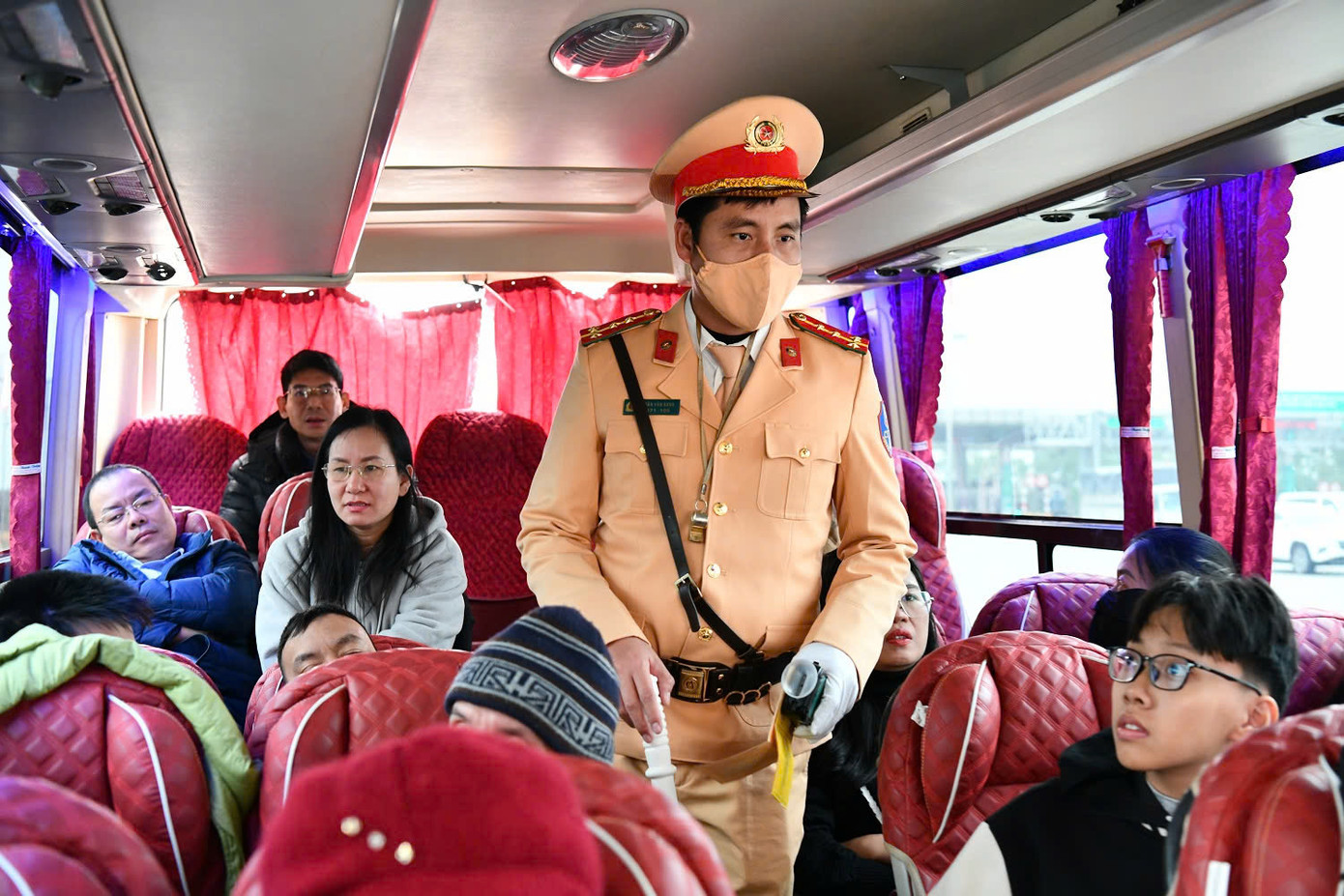 Lực lượng CSGT thuộc Cục CSGT triển khai làm nhiệm vụ trong đợt cao điểm.