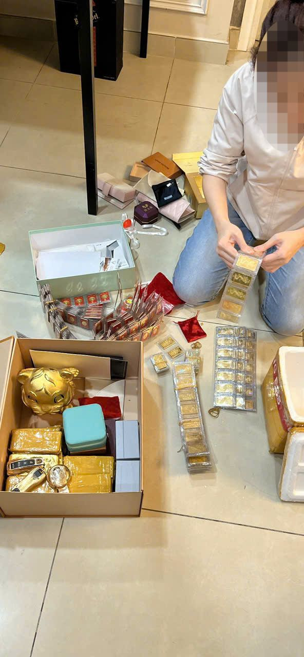 Công an TP Hà Nội cho biết, mặc dù không đăng ký hoạt động về chứng khoán, tài chính nhưng công ty vẫn tuyển nhân viên hoạt động trong lĩnh vực giao dịch ngoại hối. Hằng ngày có khoảng 1.000 nhân viên làm việc từ 8h-21h.