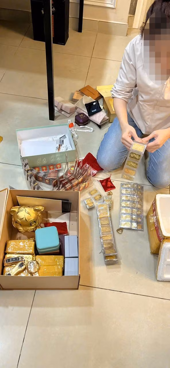 Công an TP Hà Nội cho biết, mặc dù không đăng ký hoạt động về chứng khoán, tài chính nhưng công ty vẫn tuyển nhân viên hoạt động trong lĩnh vực giao dịch ngoại hối. Hằng ngày có khoảng 1.000 nhân viên làm việc từ 8h-21h.