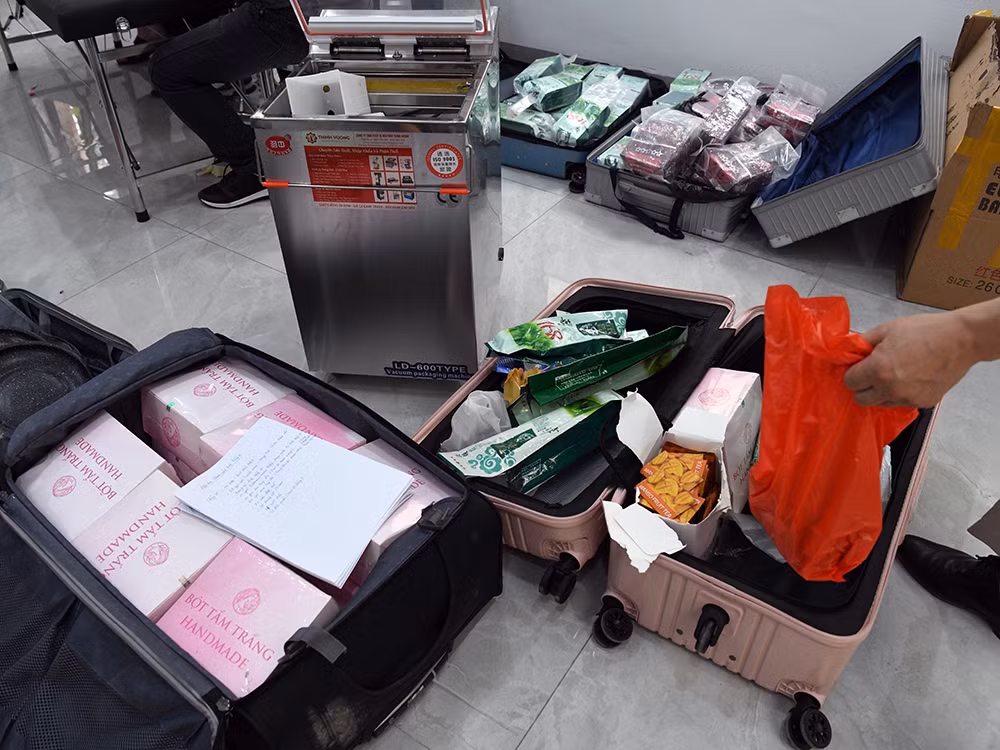 Trong Chuyên án 199T, C04 thu giữ hơn 60 kg ma túy tổng hợp, 3.600 gói ma túy núp bóng "trà xoài".