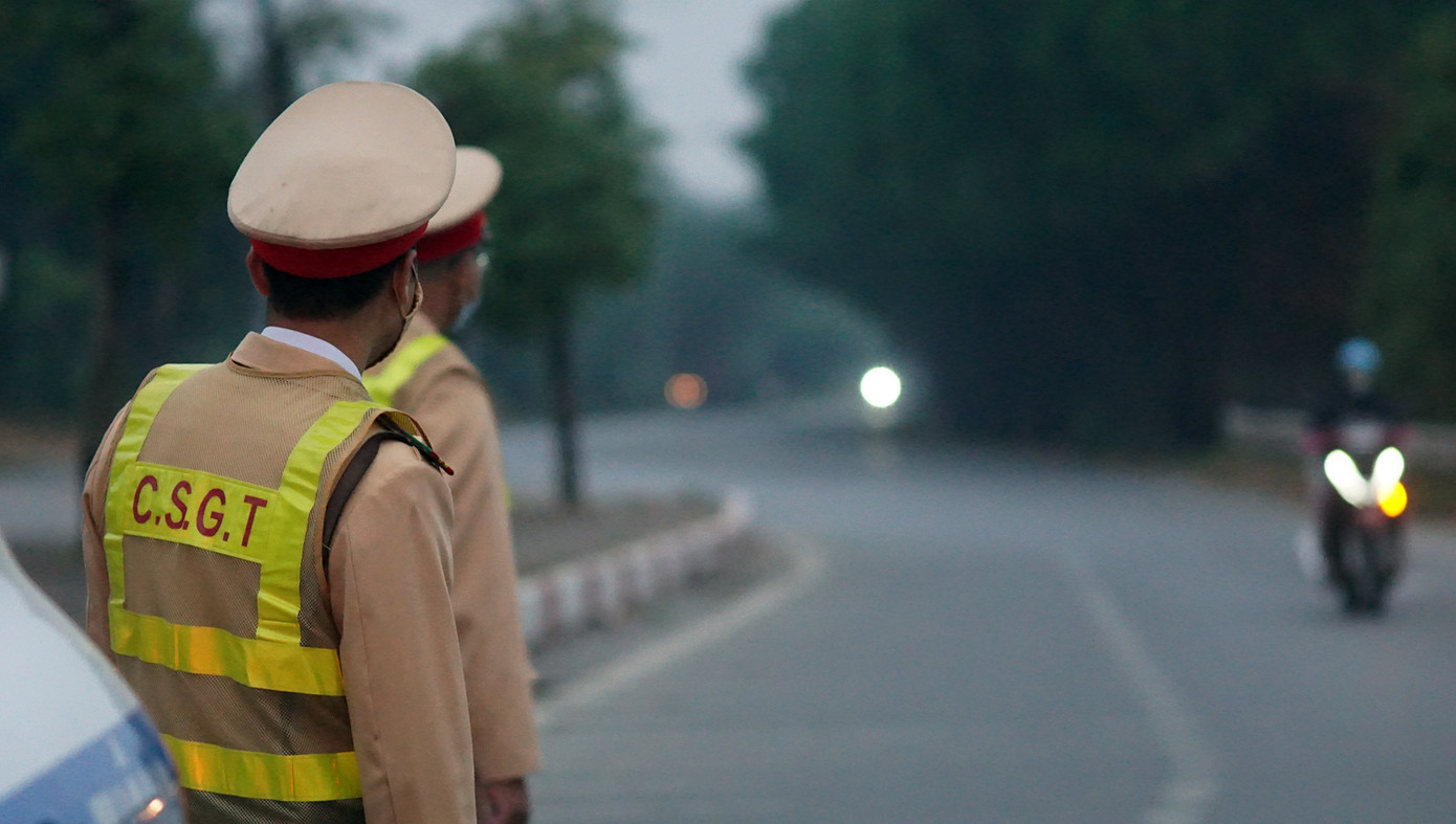 Sáng 7/12, sau nhiều giờ làm nhiệm vụ, tổ công tác không phát hiện trường hợp vi phạm. Nhiều người dân đi xe đạp tập thể dục đã chấp hành nghiêm. Sáng 7/12, sau nhiều giờ làm nhiệm vụ, tổ công tác không phát hiện trường hợp vi phạm. Nhiều người dân đi xe đạp tập thể dục đã chấp hành nghiêm.