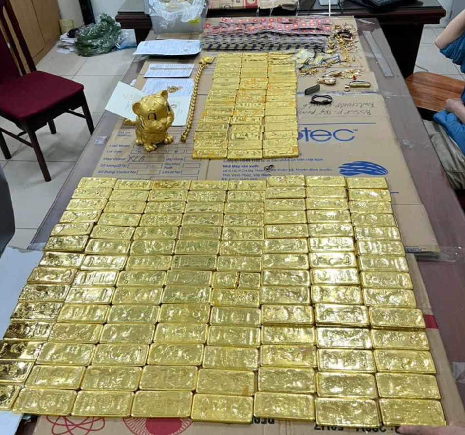 Đến nay, Công an TP Hà Nội xác định có 2.661 bị hại trên toàn quốc, thu giữ tài sản ước tính 5.200 tỷ đồng. Trong đó, 316 tỷ đồng trong tài khoản; 9 tỷ đồng trái phiếu; 200 tỷ đồng sổ tiết kiệm; 69 tỷ đồng tiền mặt; 890 miếng vàng SJC; 246 kg vàng nguyên khối; 31 siêu xe; 7 mô tô hạng sang; 59 đồng hồ nhãn hiệu nổi tiếng trị giá khoảng 300 tỷ đồng; 84 trang sức vàng, khảm kim cương; phong toả 125 bất động sản.