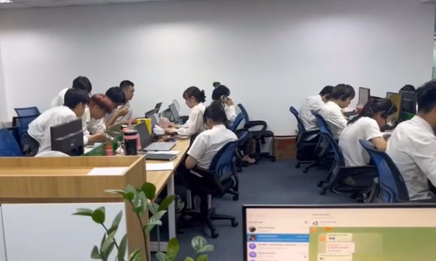 Văn phòng làm việc của đường dây lừa đảo. Ảnh CACC Văn phòng làm việc của đường dây lừa đảo. Ảnh CACC