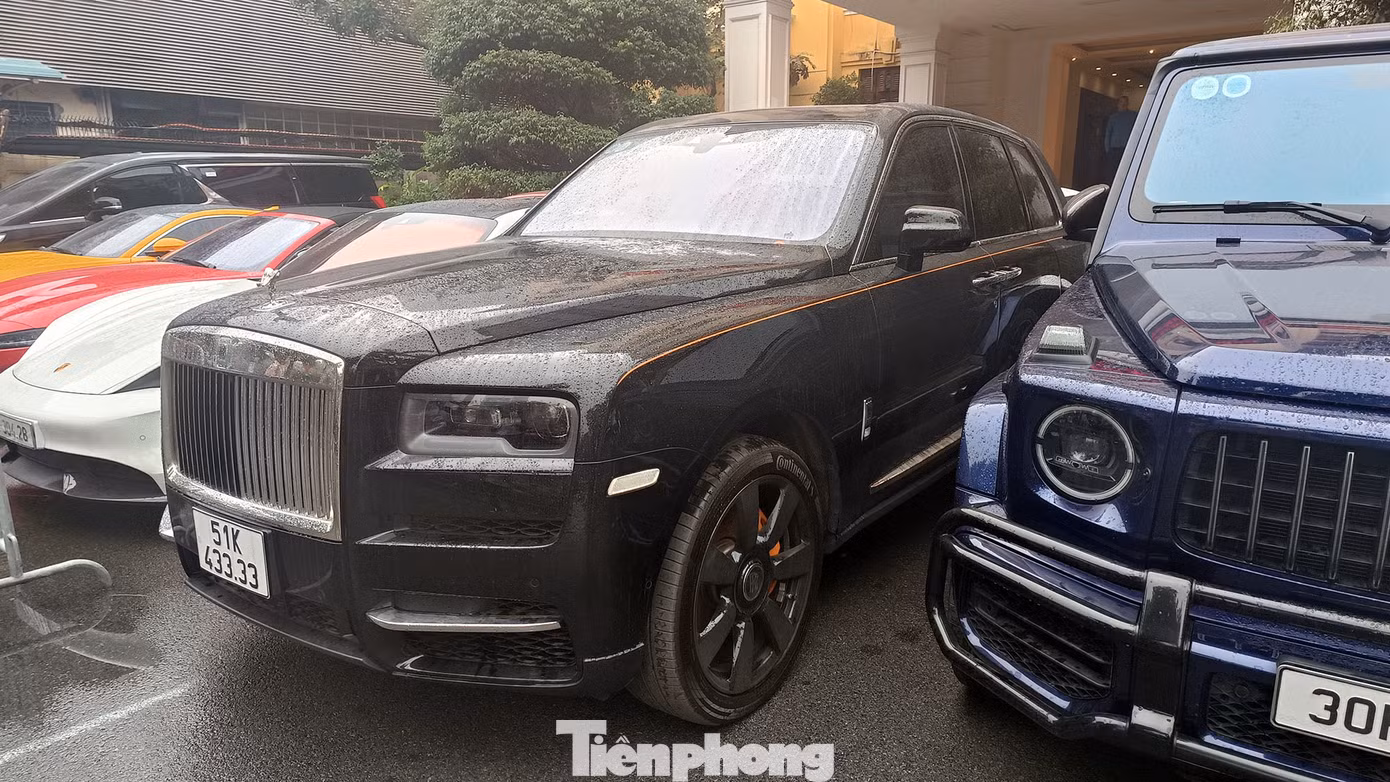 Xe sang thu giữ trong đường dây lừa đảo.