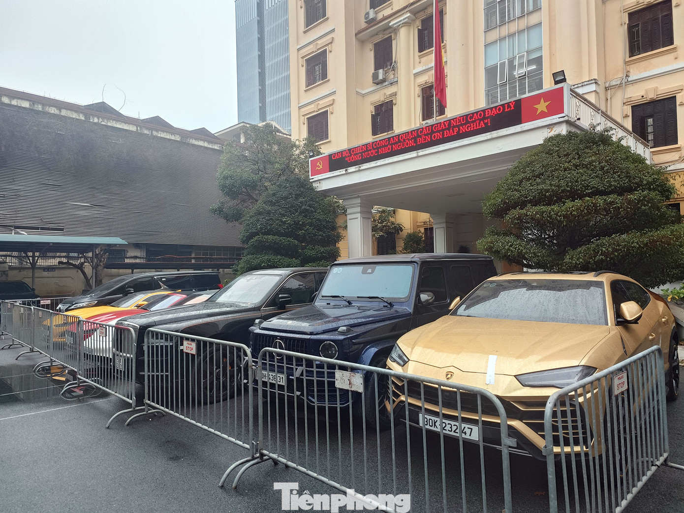 Xe sang thu giữ trong đường dây lừa đảo. Ảnh: Thanh Hà