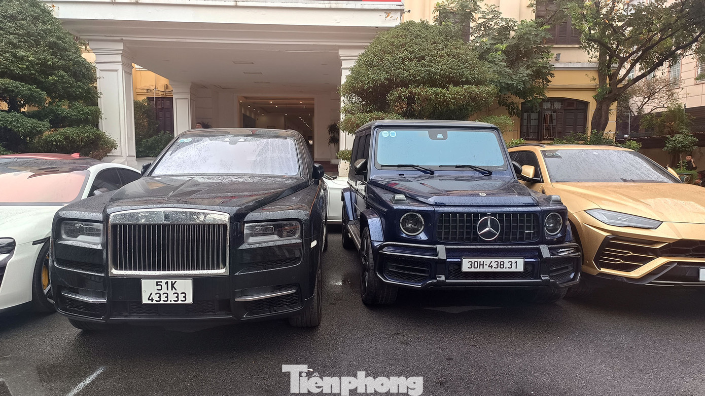 Chiếc xe Rolls-Royce BKS 51K 433.33 của Phó Đức Nam - Mr Pips thường được đối tượng sử dụng làm hình ảnh đăng tải khoe khoang cuộc sống xa hoa, giàu sang trên mạng xã hội.