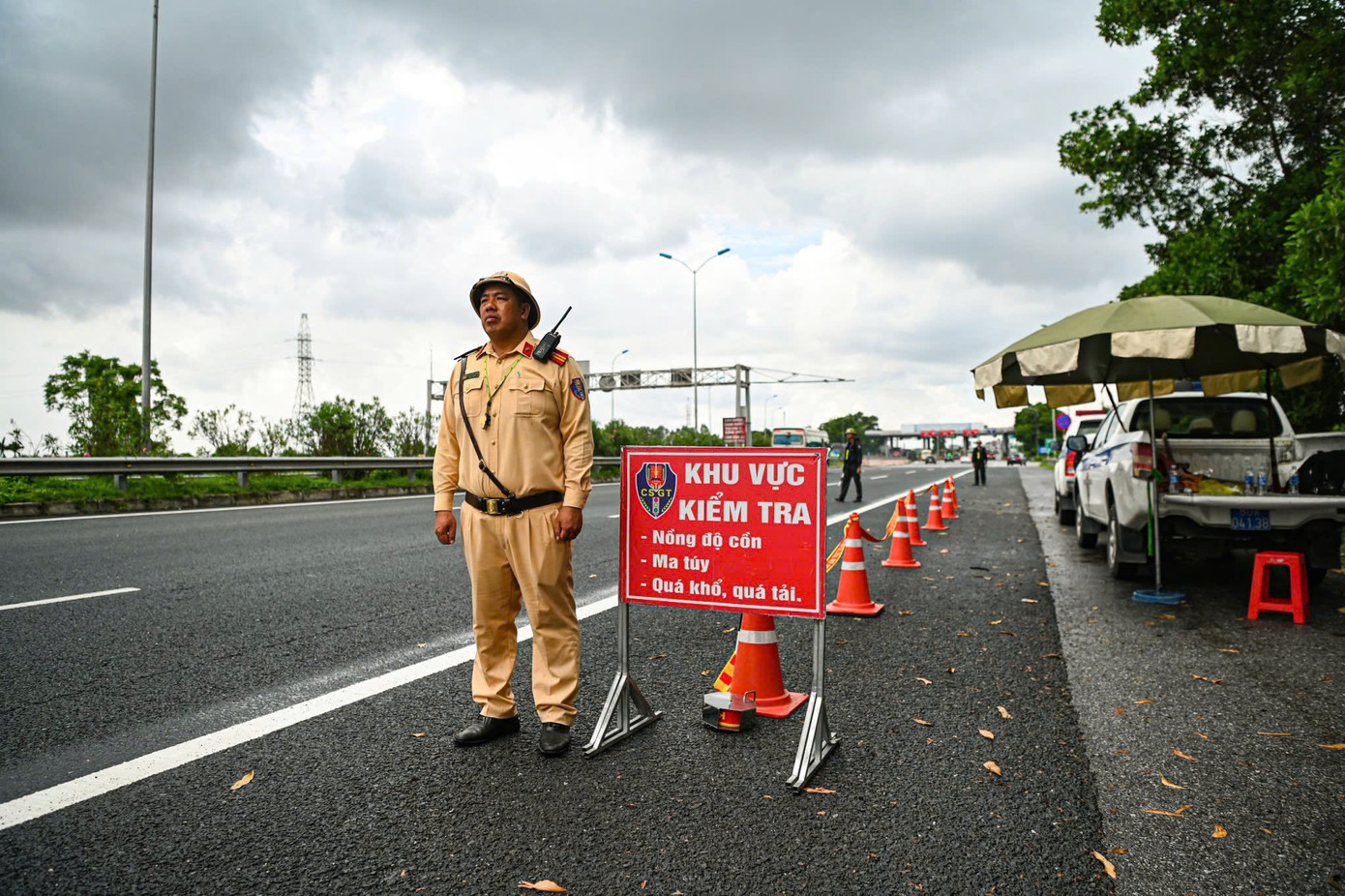 Lực lượng CSGT làm nhiệm vụ. Lực lượng CSGT làm nhiệm vụ.