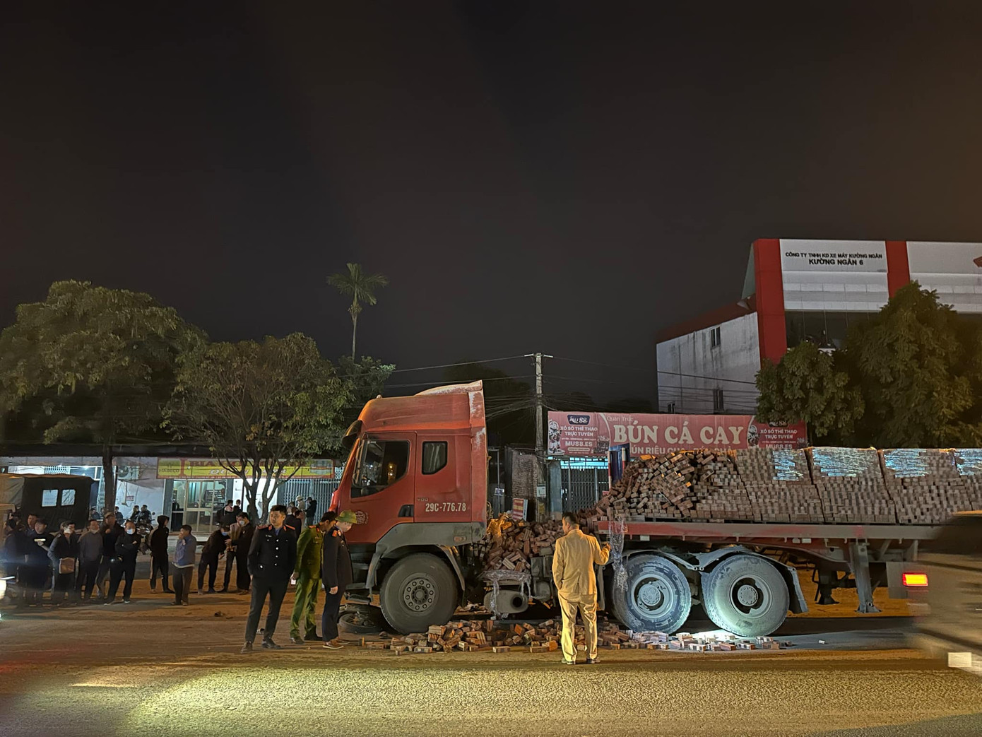 Hiện trường vụ tai nạn được người dân chia sẻ.