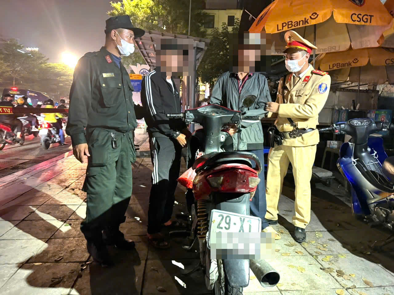 Hai đối tượng bị bắt giữ.