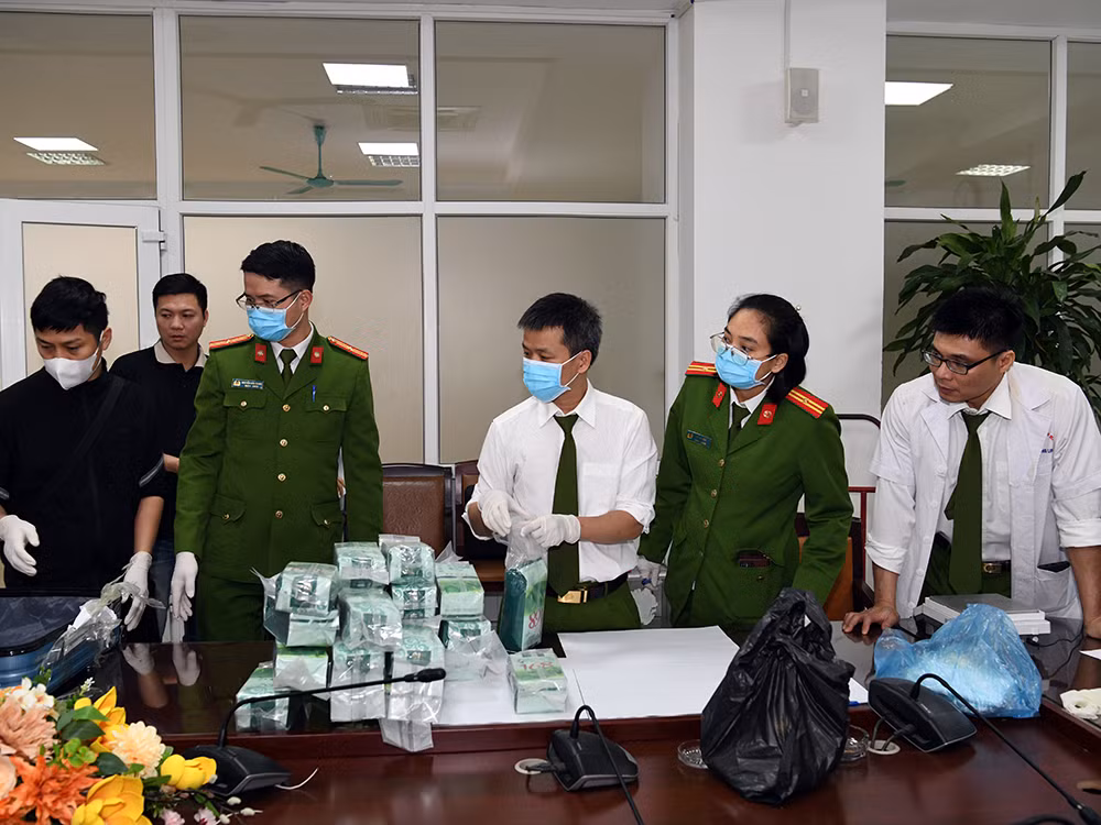 Trong Chuyên án 199T, C04 thu giữ hơn 60 kg ma túy tổng hợp, 3.600 gói ma túy núp bóng "trà xoài".