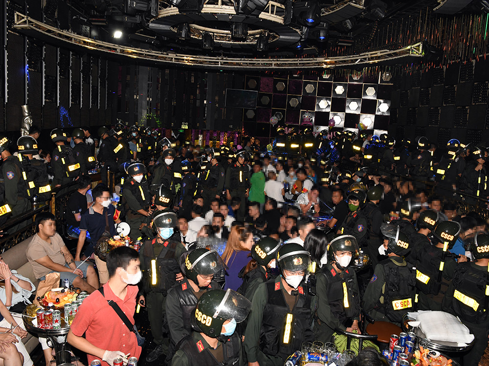 Cảnh sát triệt phá chuyên án 559D, bắt giữ nhiều đối tượng trong quán bar Phương Lâm.