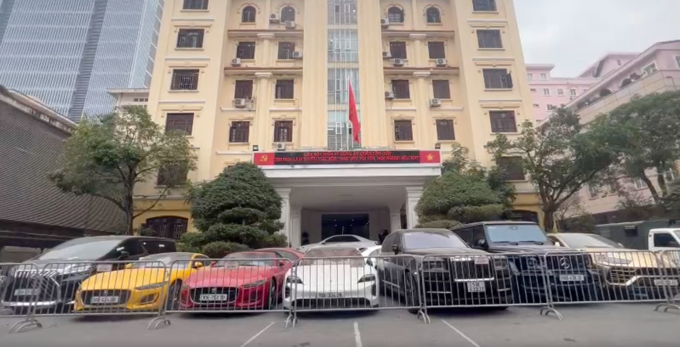 Nhiều siêu xe tiền tỷ trong đường dây thu giữ.