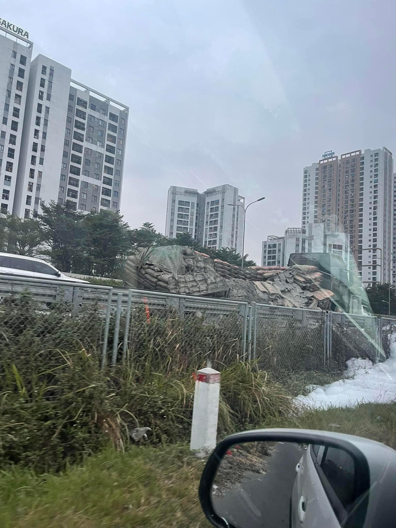 Khu vực xảy ra vụ cháy xe tải. Ảnh người dân chia sẻ.