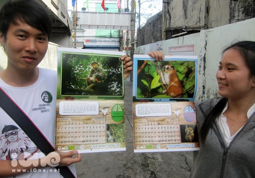 Cuốn lịch được in màu với những hình ảnh về thú linh trưởng có nguy cơ tuyệt chủng ở miền Trung - Tây Nguyên. Ảnh: N.Đ