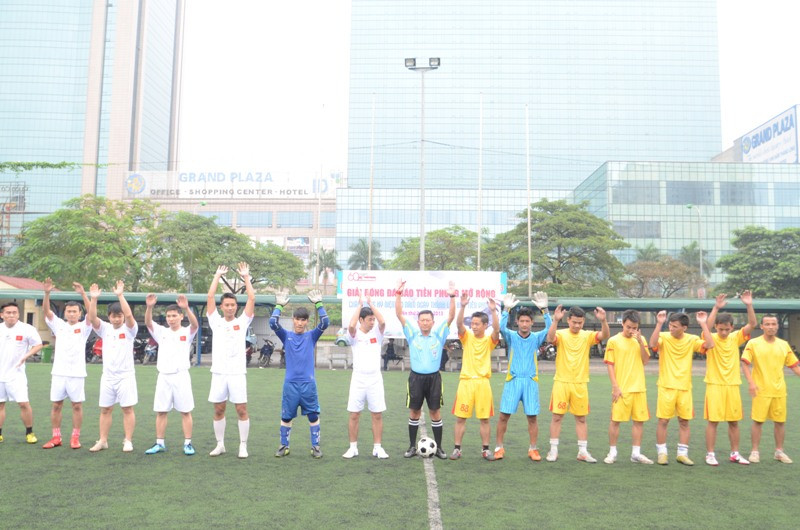 Các đội bóng của giải báo Tiền Phong mở rộng đã thi đấu hết sức mình và đã có một cơn mưa bàn thắng 