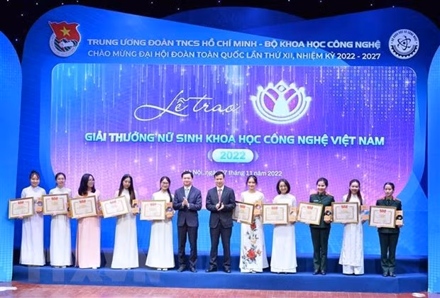 Trao giải Nữ sinh khoa học công nghệ Việt Nam năm 2022