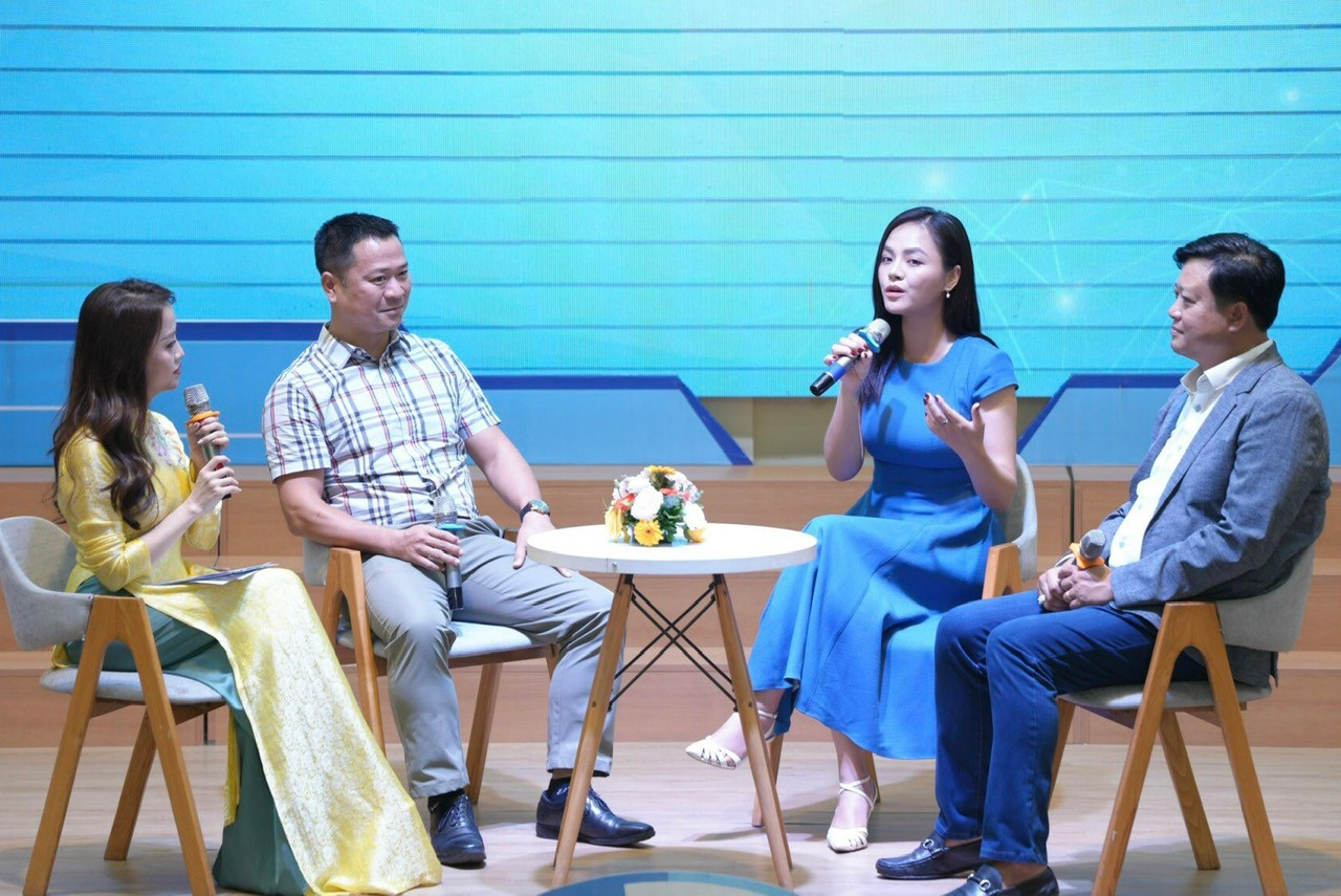 Nữ diễn viên Thu Quỳnh chia sẻ về thói quen sử dụng mạng xã hội của bản thân và người trẻ tại lễ phát động Cuộc vận động "Ứng xử văn minh trên không gian mạng"