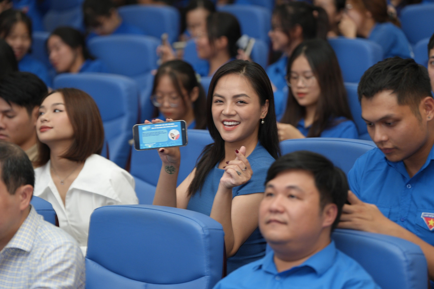 Diễn viên Thu Quỳnh gửi thông điệp, cam kết ứng xử văn minh trên mạng xã hội thông qua ứng dụng công nghệ Chatbot AI Diễn viên Thu Quỳnh gửi thông điệp, cam kết ứng xử văn minh trên mạng xã hội thông qua ứng dụng công nghệ Chatbot AI