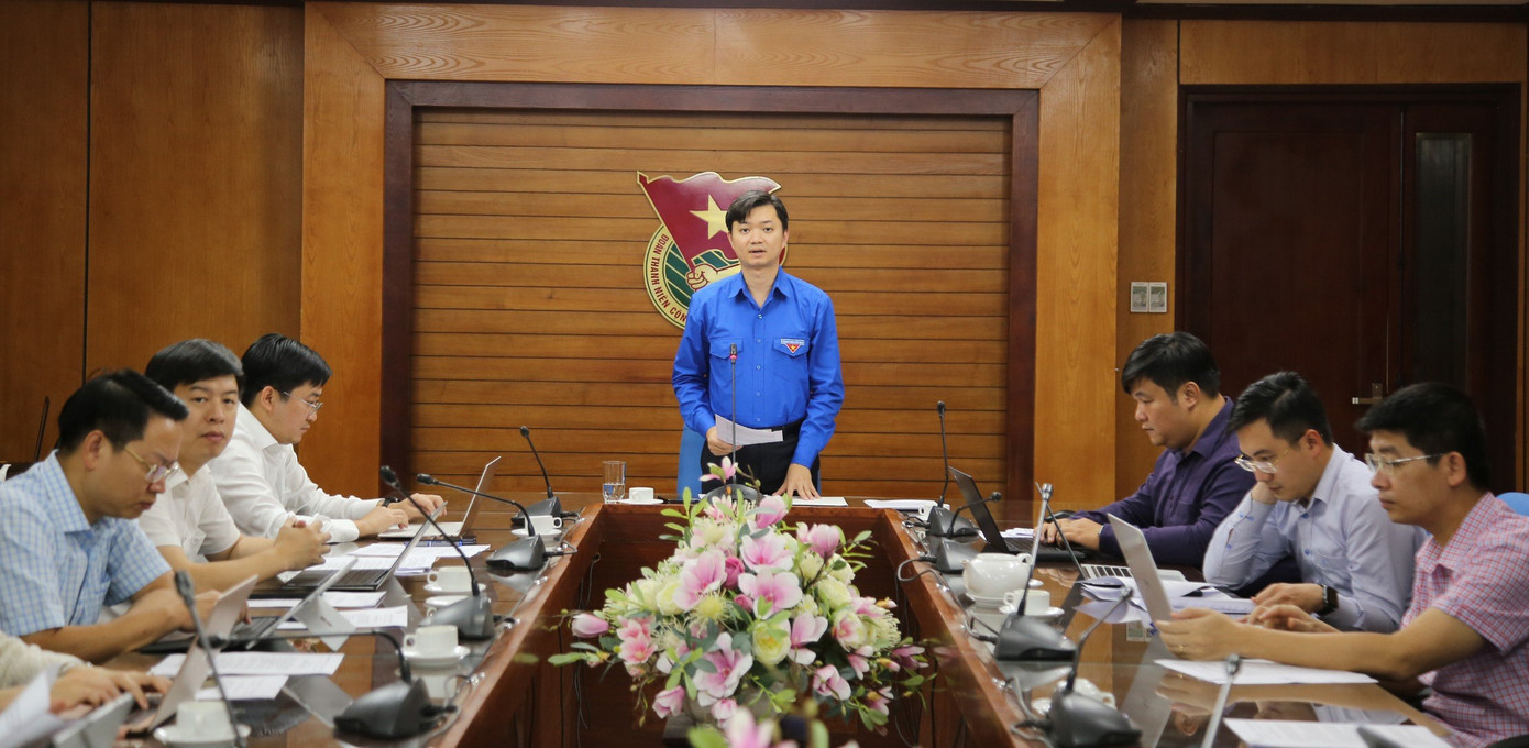 Anh Nguyễn Minh Triết, Bí thư T.Ư Đoàn, Chủ tịch T.Ư Hội SVVN chủ trì họp trực tuyến với các tỉnh, thành Đoàn và Đoàn trực thuộc về việc triển khai Đề án Cuộc vận động “Tự hào một dải non sông”.