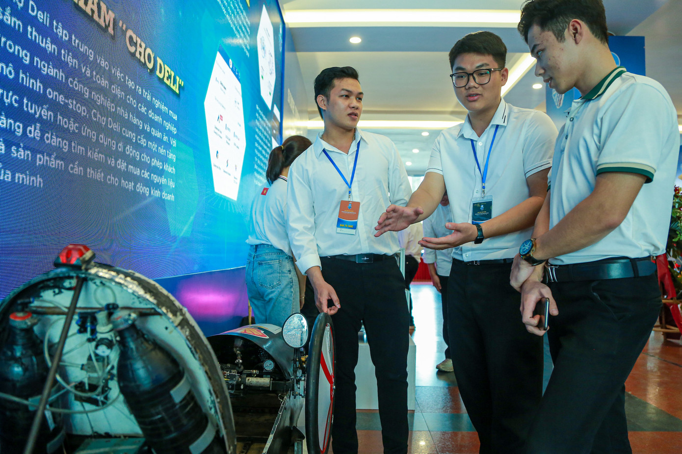 Bạn trẻ trải nghiệm các mô hình, dự án, ý tưởng sáng tạo của Sinh viên Thủ đô. Bạn trẻ trải nghiệm các mô hình, dự án, ý tưởng sáng tạo của Sinh viên Thủ đô.