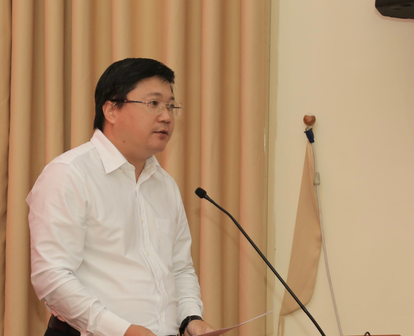 TS. Trịnh Minh Thái - Bí thư Đảng ủy, Chủ tịch Hội đồng Học viện Thanh thiếu niên Việt Nam trao đổi tại Hội thảo