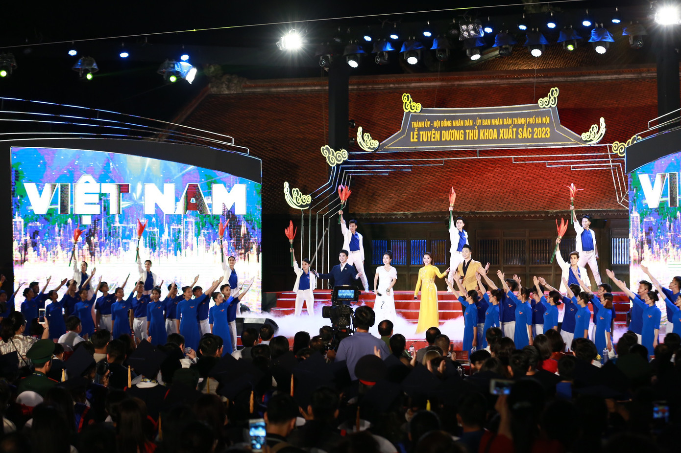 Lễ tuyên dương thủ khoa xuất sắc tốt nghiệp các trường đại học, học viện trên địa bàn Thủ đô Hà Nội năm 2023. Ảnh: Bảo Anh Lễ tuyên dương thủ khoa xuất sắc tốt nghiệp các trường đại học, học viện trên địa bàn Thủ đô Hà Nội năm 2023. Ảnh: Bảo Anh