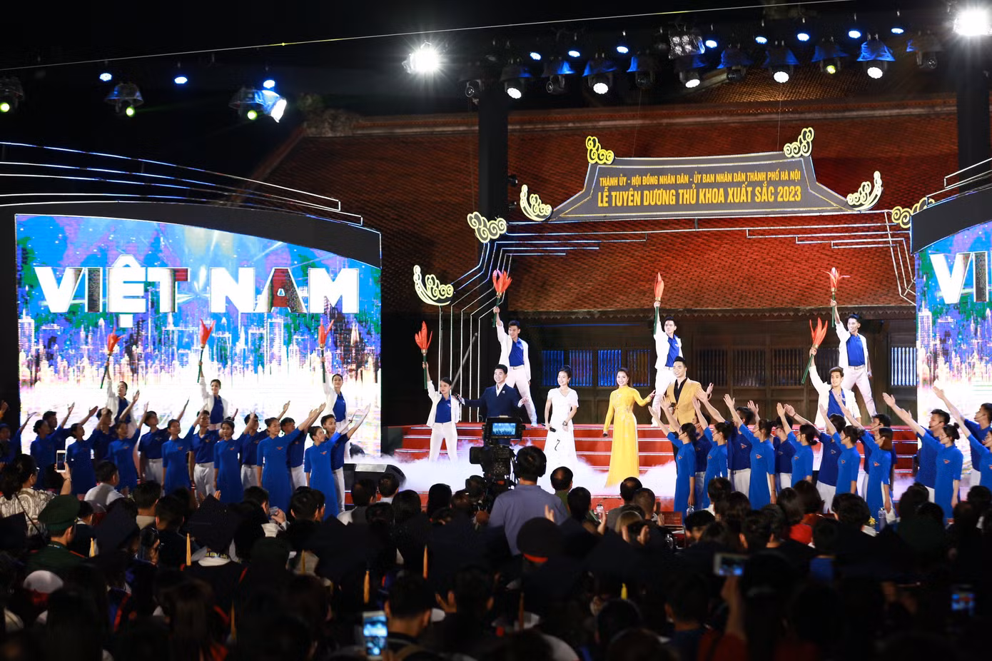 Lễ tuyên dương thủ khoa xuất sắc tốt nghiệp các trường đại học, học viện trên địa bàn Thủ đô Hà Nội năm 2023. Ảnh: Bảo Anh Lễ tuyên dương thủ khoa xuất sắc tốt nghiệp các trường đại học, học viện trên địa bàn Thủ đô Hà Nội năm 2023. Ảnh: Bảo Anh