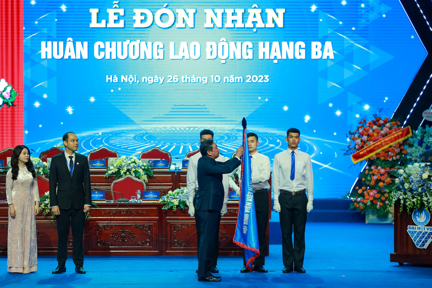 Hội Sinh viên TP Hà Nội đón nhận Huân chương Lao động hạng Ba. Ảnh: Bảo Anh Hội Sinh viên TP Hà Nội đón nhận Huân chương Lao động hạng Ba. Ảnh: Bảo Anh