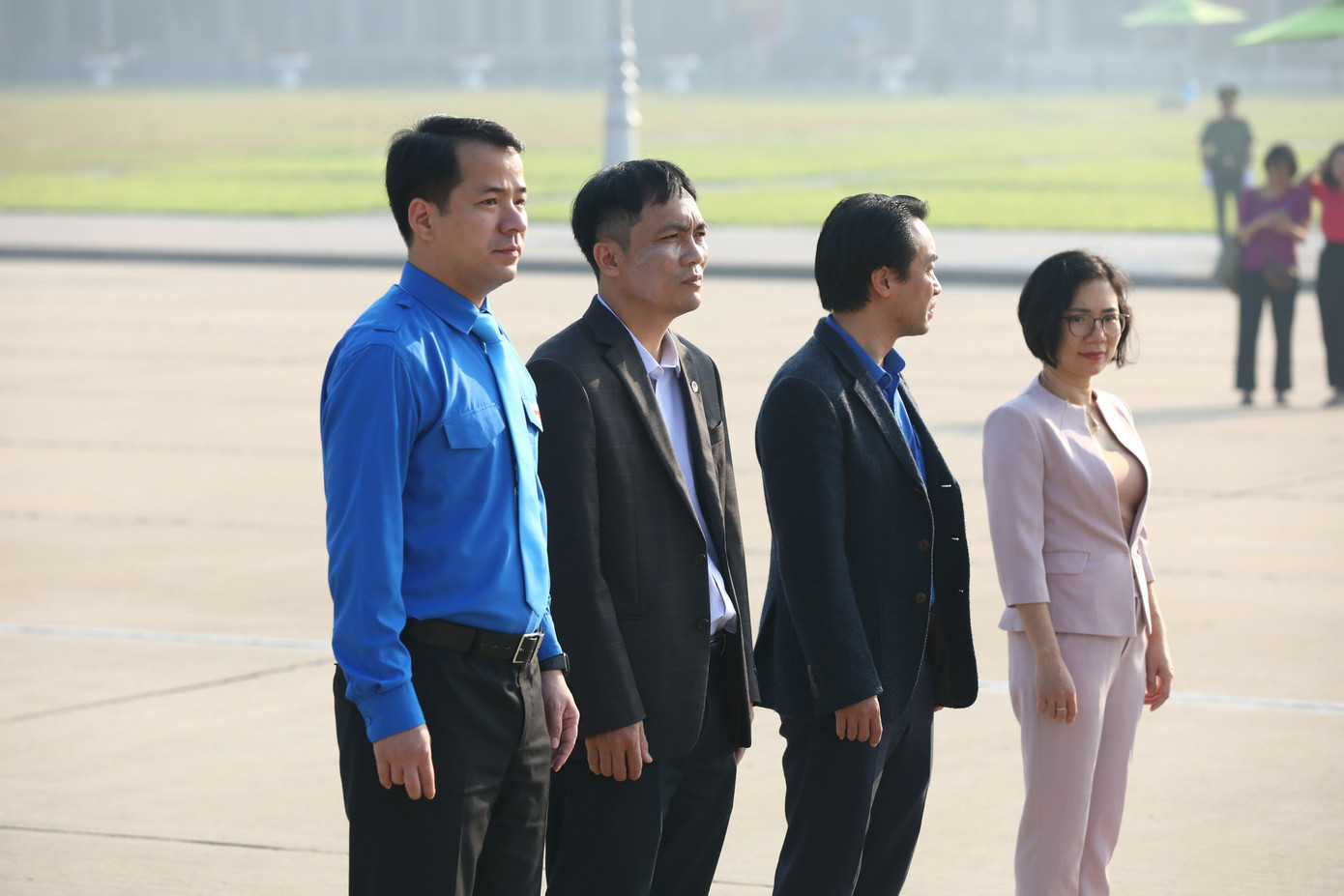 Bí thư T.Ư Đoàn Ngô Văn Cương cùng các đại biểu làm lễ báo công, viếng Lăng Chủ tịch Hồ Chí Minh. Ảnh: Minh Đức Bí thư T.Ư Đoàn Ngô Văn Cương cùng các đại biểu làm lễ báo công, viếng Lăng Chủ tịch Hồ Chí Minh. Ảnh: Minh Đức