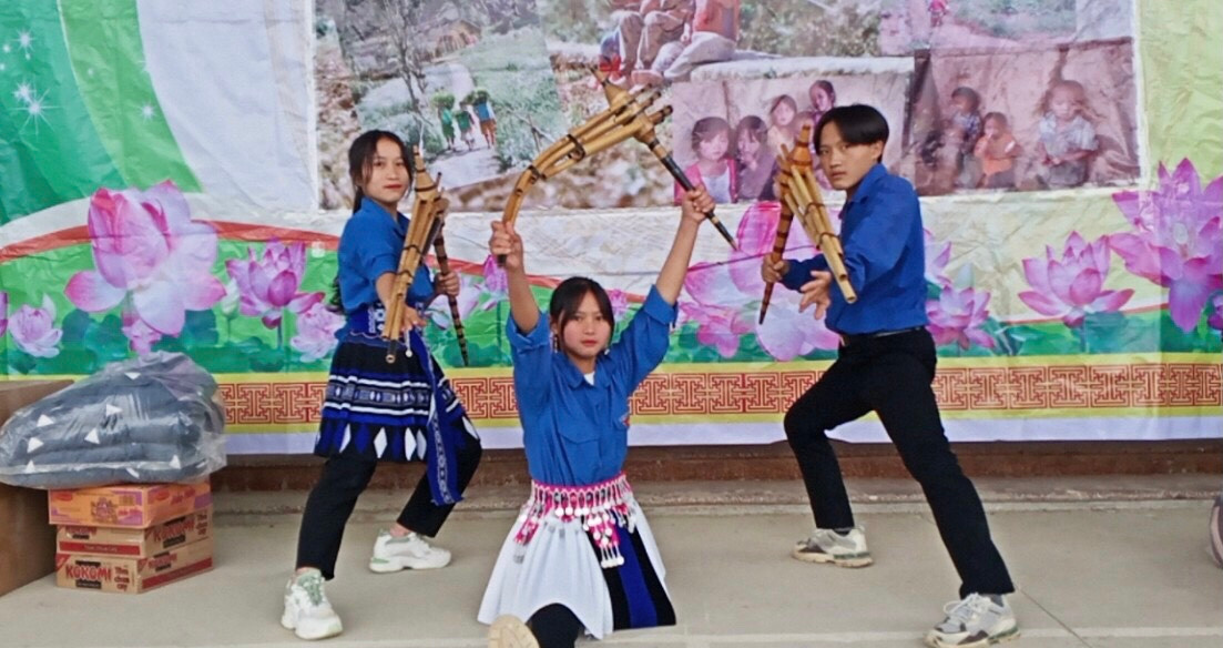 Khèn Mông được đông đảo học sinh hưởng ứng