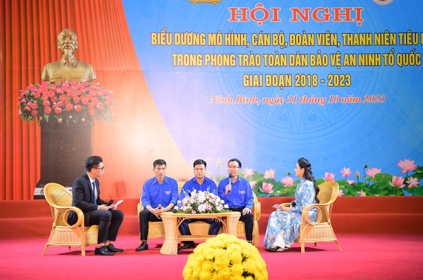 Các điển hình tiêu biểu giao lưu tại chương trình