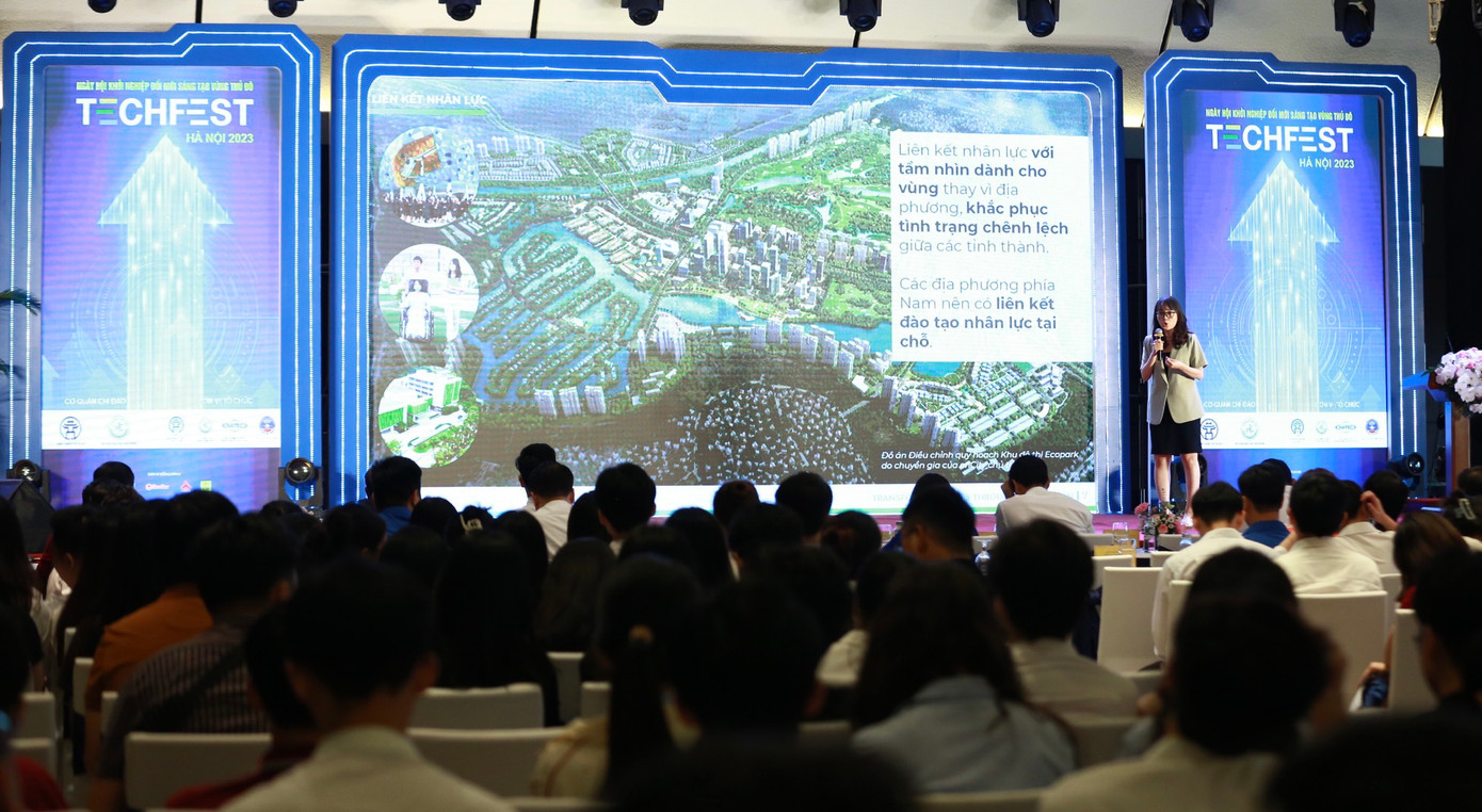 Các diễn giả trao đổi tại tọa đàm “Chính sách thúc đẩy liên kết vùng, phát triển nguồn nhân lực đổi mới sáng tạo và thu hút nguồn vốn đầu tư khởi nghiệp sáng tạo quốc tế”. Ảnh: Bảo Anh Các diễn giả trao đổi tại tọa đàm “Chính sách thúc đẩy liên kết vùng, phát triển nguồn nhân lực đổi mới sáng tạo và thu hút nguồn vốn đầu tư khởi nghiệp sáng tạo quốc tế”. Ảnh: Bảo Anh