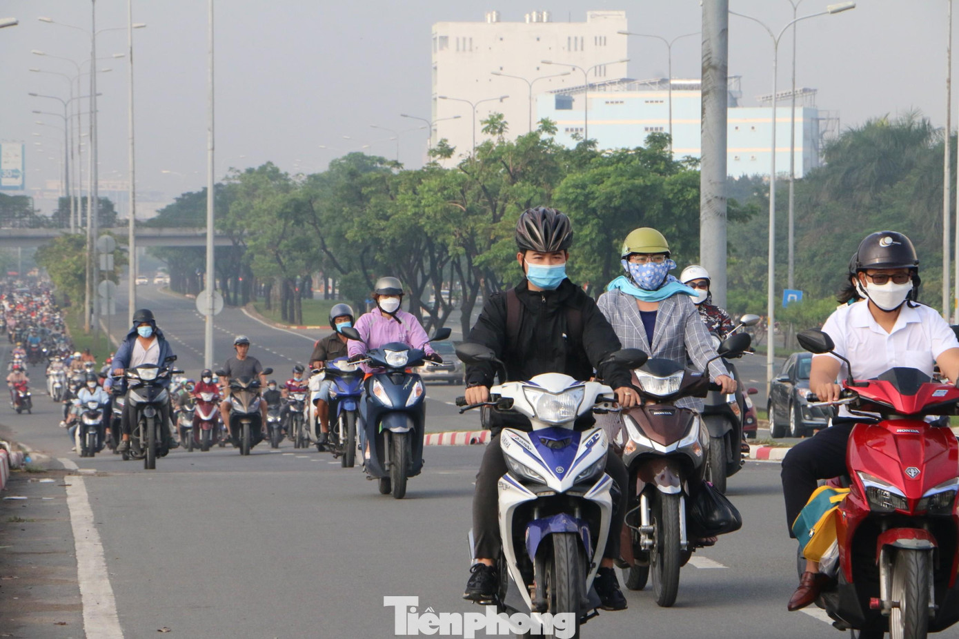 Đài khí tượng thủy văn khu vực Nam Bộ ghi nhận thời tiết mát mẻ, nhiệt độ thấp nhất buổi sáng là 25 độ C.
