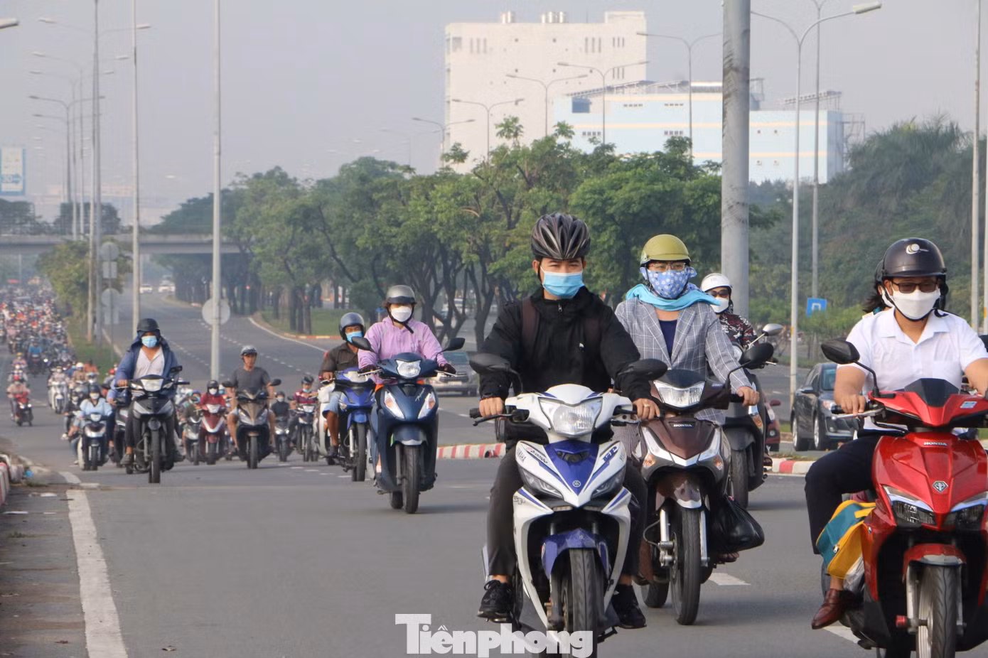 Đài khí tượng thủy văn khu vực Nam Bộ ghi nhận thời tiết mát mẻ, nhiệt độ thấp nhất buổi sáng là 25 độ C.