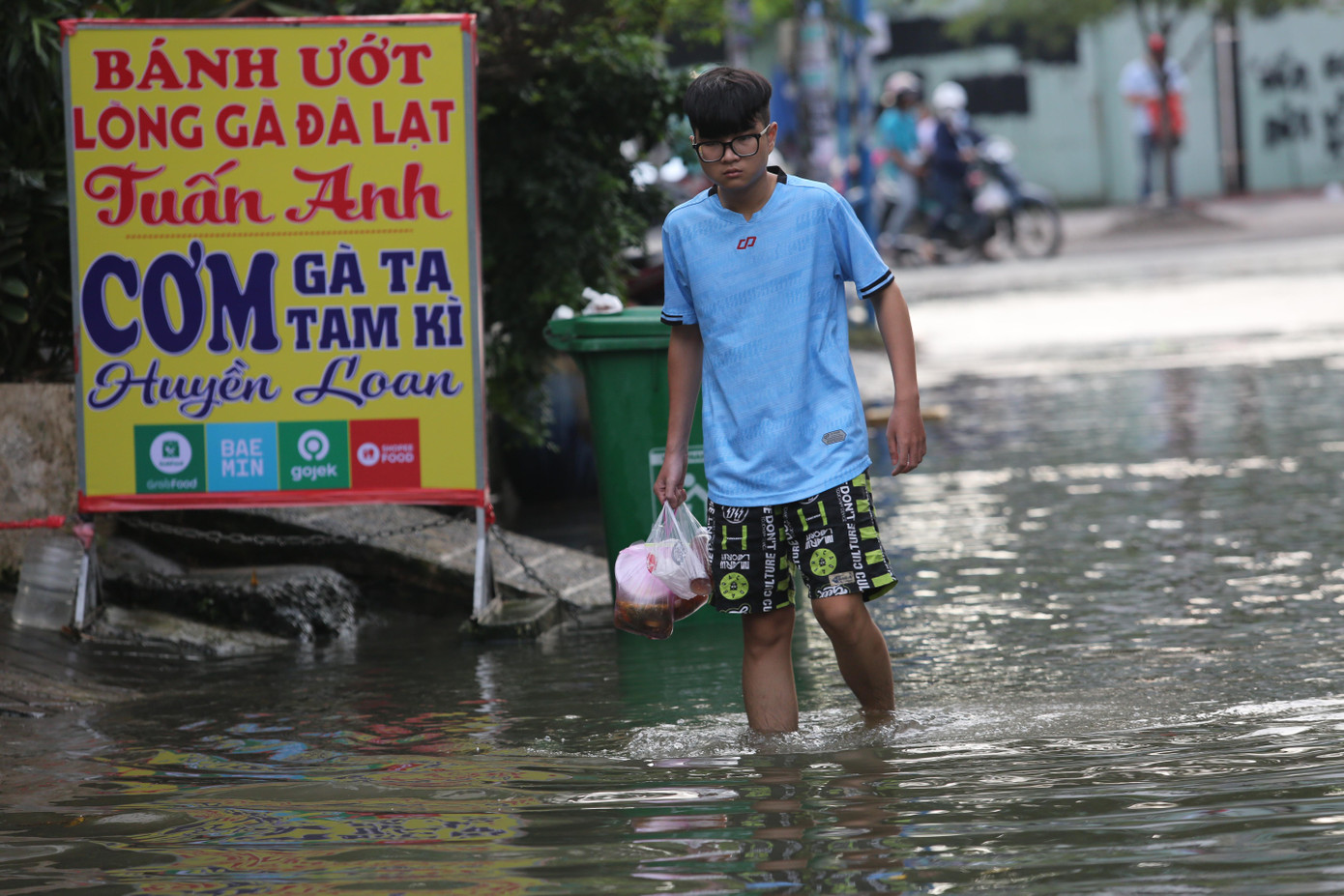Người dân cho biết, khu vực này thường xuyên bị ngập mỗi khi triều cường dâng cao