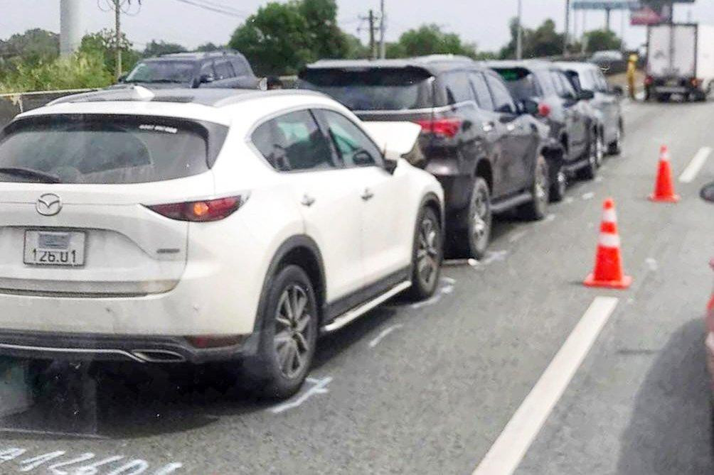 Hiện trường vụ tai nạn giao thông liên hoàn trên cao tốc TPHCM - Long Thành - Dầu Giây.