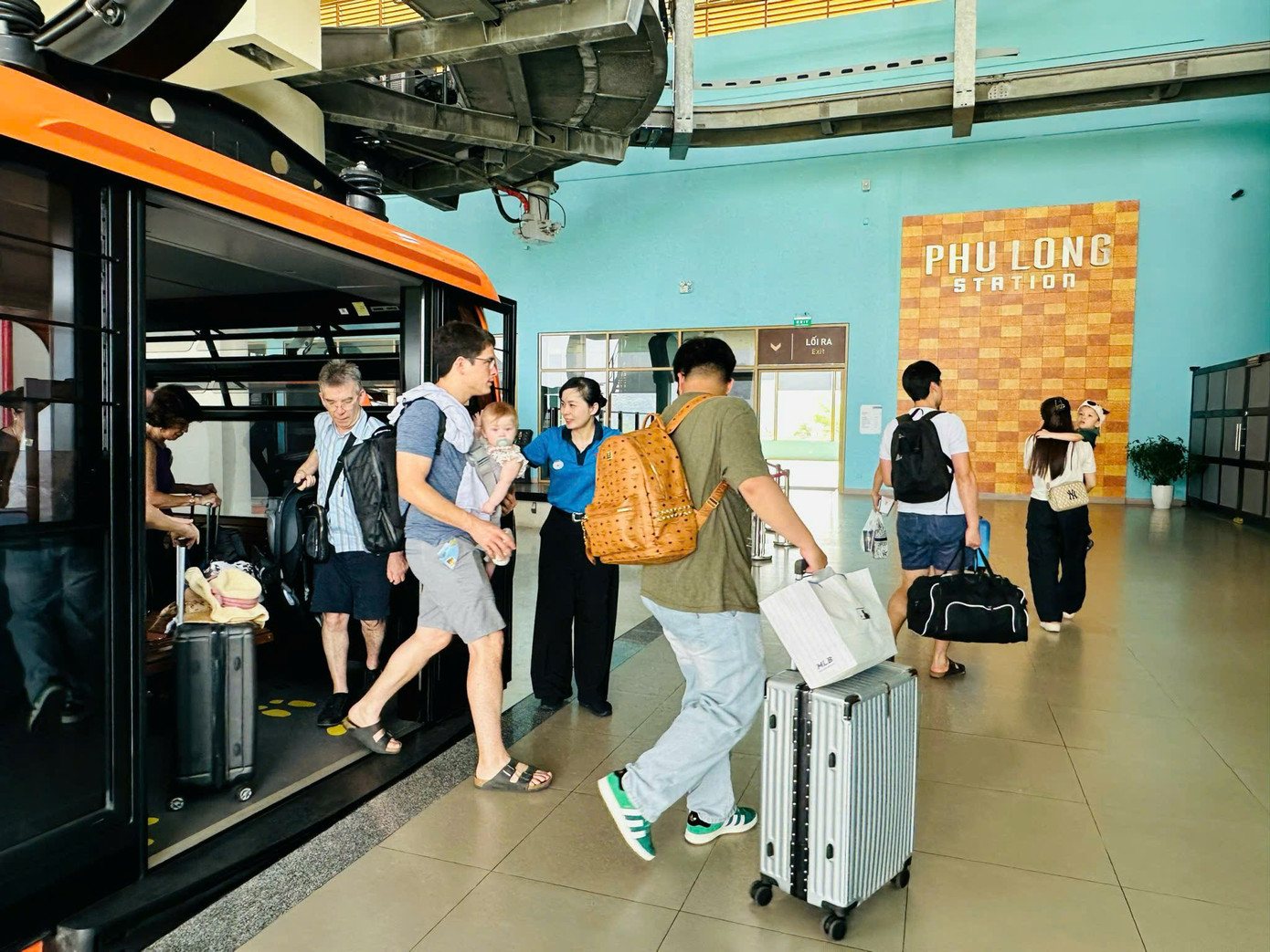 Cáp treo Sun World Cat Ba áp dụng mức giá chỉ 50.000 mỗi hành khách, trẻ em dưới 1m được miễn phí.