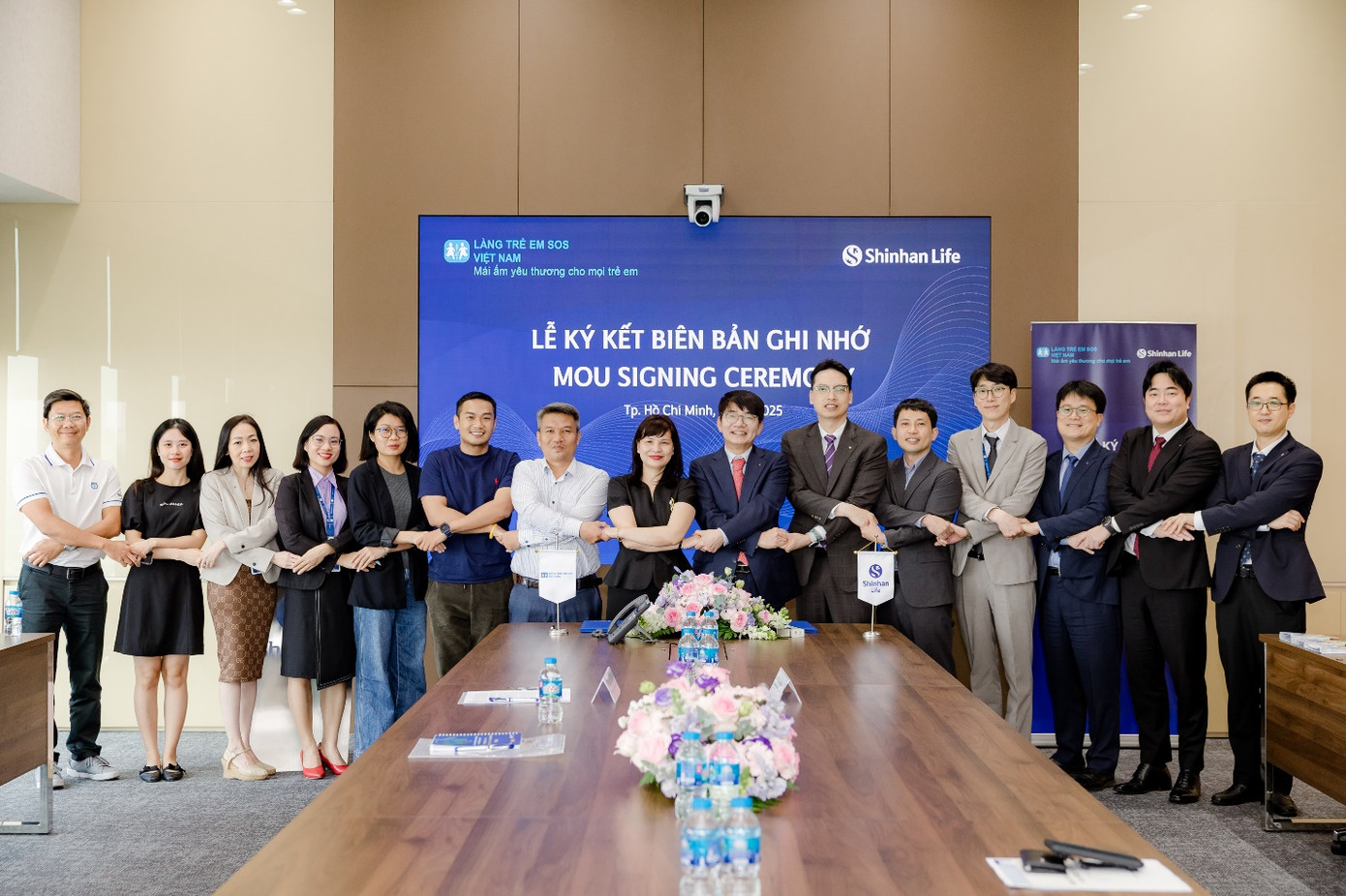 Shinhan Life tích cực đóng góp các giá trị bền vững cho cộng đồng thông qua ký kết hợp tác nhằm hỗ trợ Làng Trẻ em SOS Việt Nam vào tháng 2 vừa qua