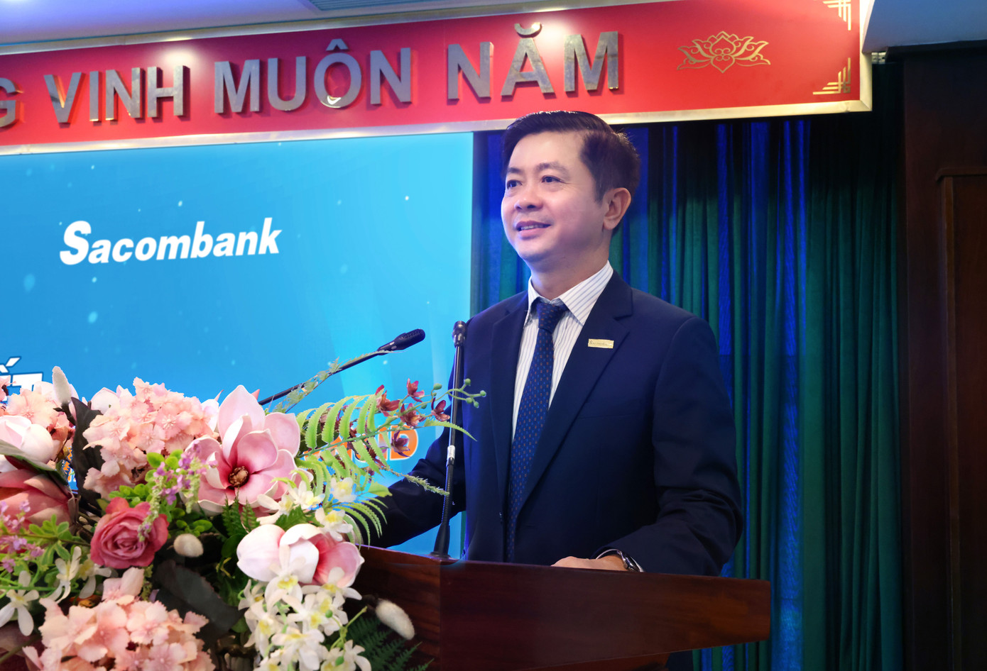 Ông Nguyễn Minh Tâm – Phó tổng giám đốc Sacombank cho biết: “Sự kiện ký kết hợp tác với Trung tâm RAR là dấu mốc quan trọng trong việc mở rộng các phương thức xác thực, giúp Sacombank tăng nhanh số lượng khách hàng hoàn tất đăng ký sinh trắc học trong thời gian tới. Từ đó, góp phần hoàn thành các mục tiêu quan trọng của Đề án 06”. Ông Nguyễn Minh Tâm – Phó tổng giám đốc Sacombank cho biết: “Sự kiện ký kết hợp tác với Trung tâm RAR là dấu mốc quan trọng trong việc mở rộng các phương thức xác thực, giúp Sacombank tăng nhanh số lượng khách hàng hoàn tất đăng ký sinh trắc học trong thời gian tới. Từ đó, góp phần hoàn thành các mục tiêu quan trọng của Đề án 06”.
